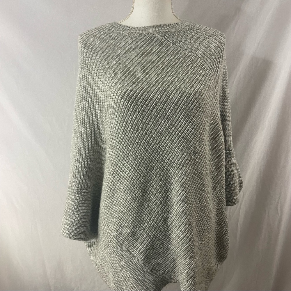 Romeo & Juliet Couture Gray Sweater Poncho